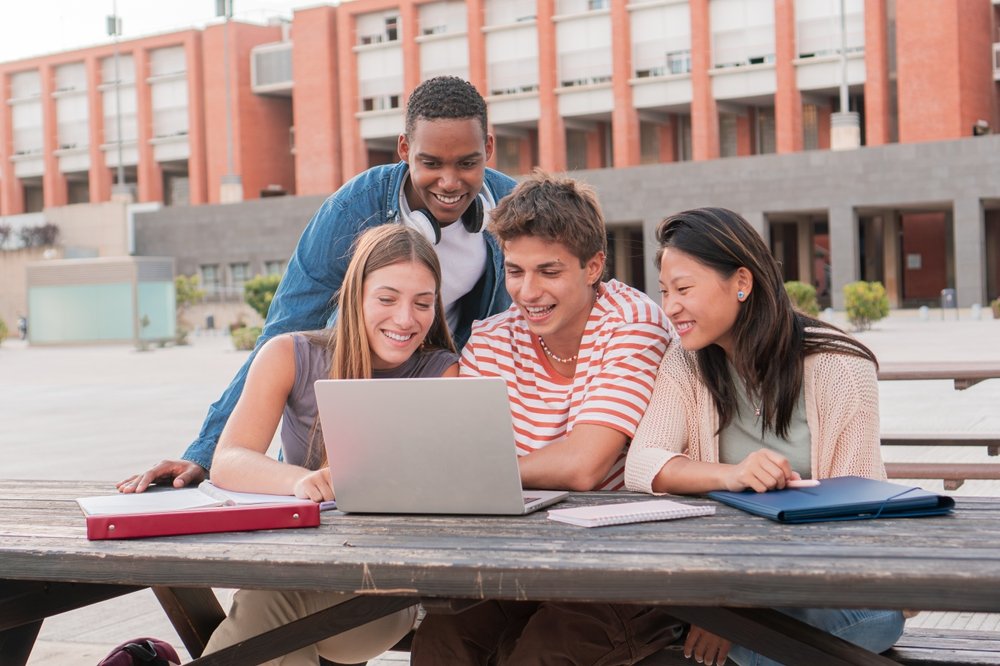 Guia Completo para Estudar no Exterior: Passo a Passo da NV3 para se Preparar